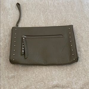 Olive Clutch